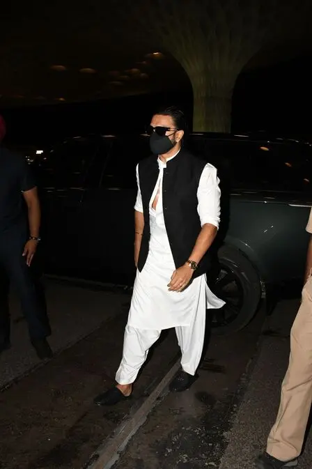 Ranveer Singh was papped at the airport during wee hours on Tuesday as he headed out of the city. He covered his face with a mask as he made his way into the airport. Ranveer Singh was papped at the airport during wee hours on Tuesday as he headed out of the city. He covered his face with a mask as he made his way into the airport.